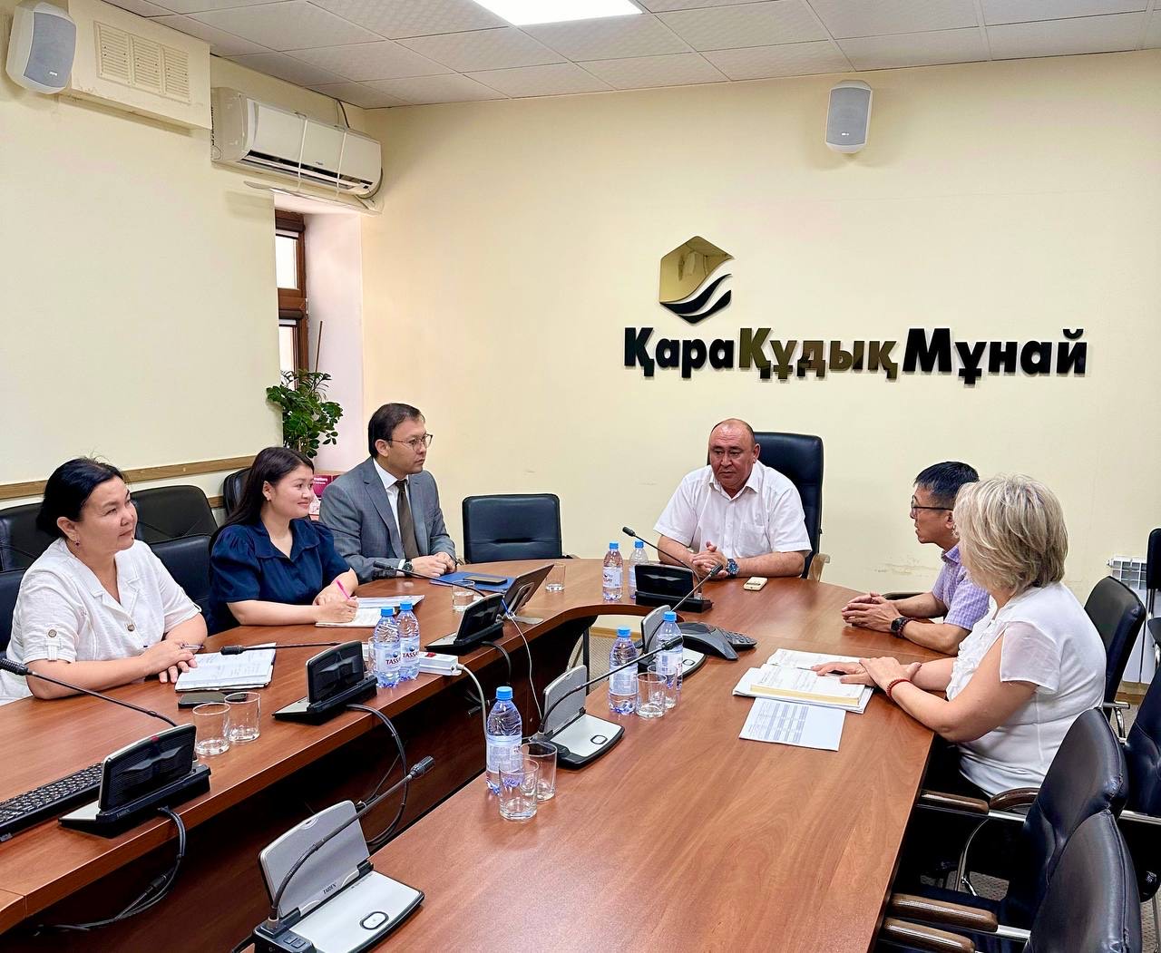 Ақтау қаласы әкімінің орынбасары өңірдегі мұнай-газ саласындағы ірі компания басшыларымен кездесті