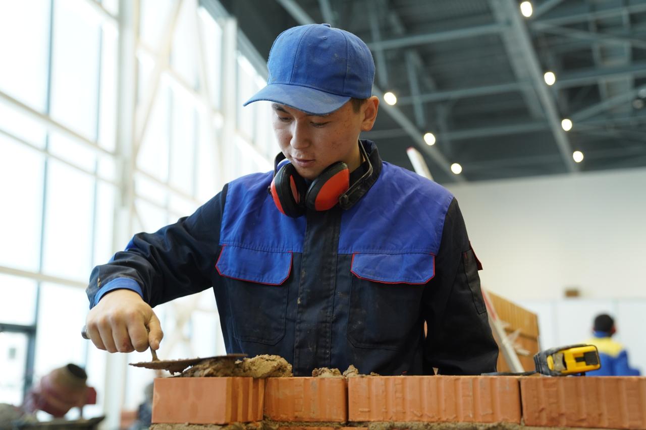 Әрбір студент еңбек нарығының талаптарына сәйкес нақты кәсіби дағдыларға ие болуы керек — Олжас Бектенов ТжКБ үшін үшін бөлінген 150 грант туралы