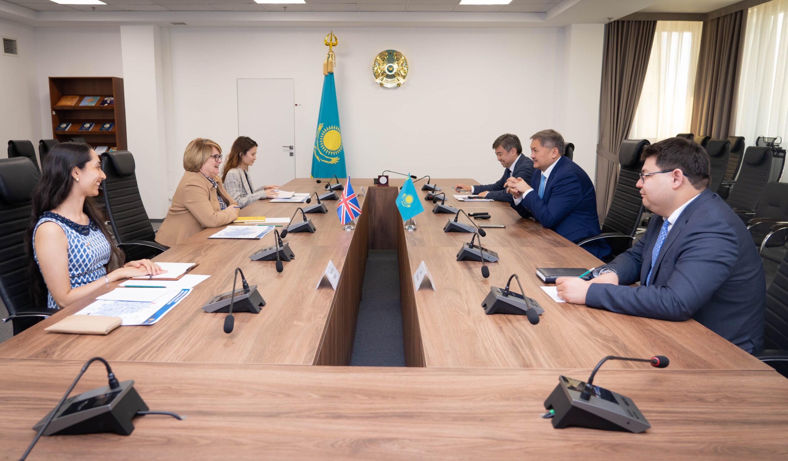 ҚР Ғылым және жоғары білім министрі Ұлыбритания елшісімен кездесті