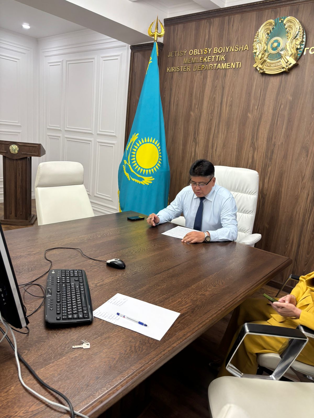 Әдеп кодексі және мемлекеттік қызметшілердің сыбайлас жемқорлыққа қарсы шектеулерді бұзуы
