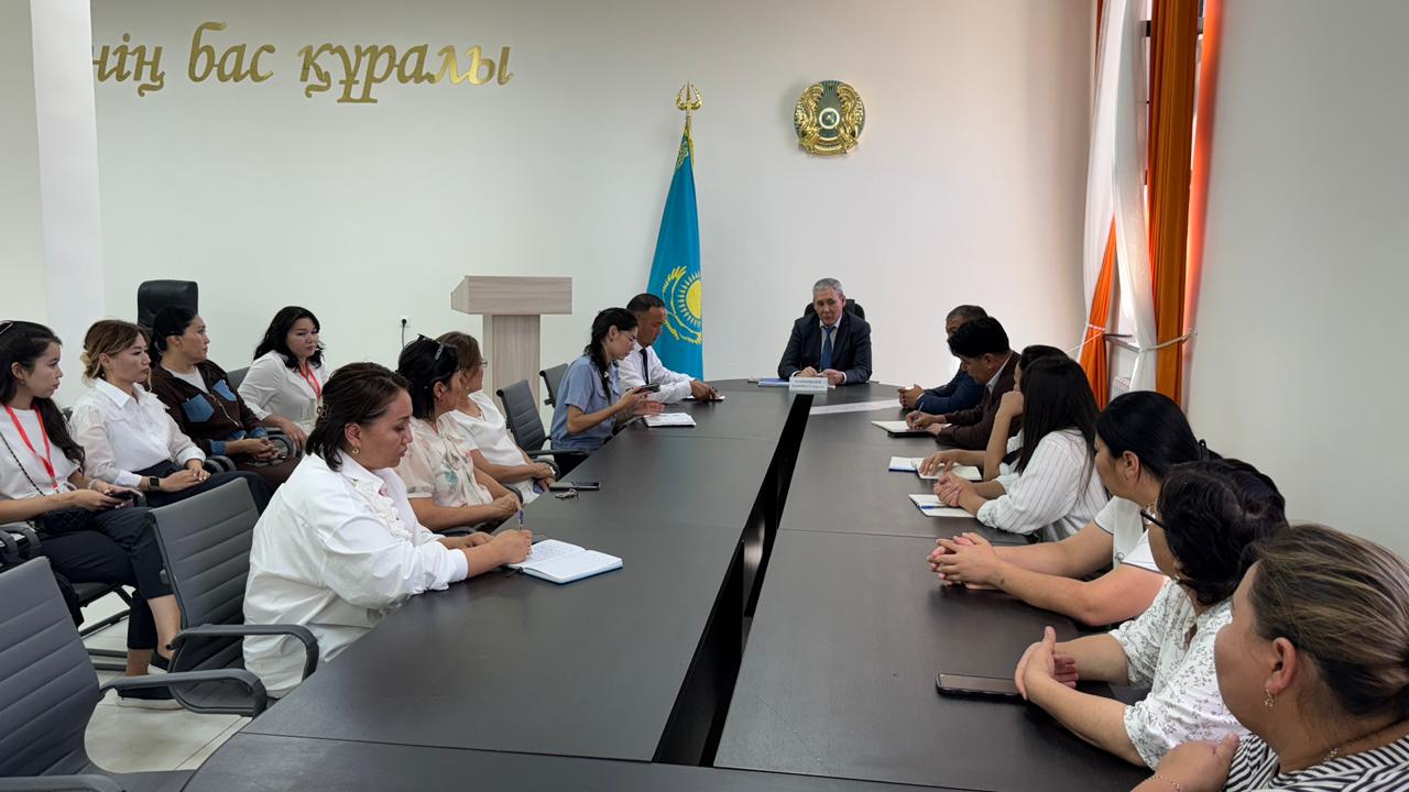 ӨКІЛ ШИЕЛІ АУДАНЫНДА ДӨҢГЕЛЕК ҮСТЕЛ ӨТКІЗДІ