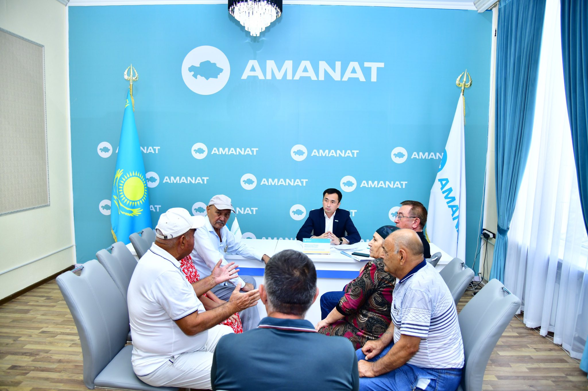 «AMANAT» ПАРТИЯСЫ: ҚОҒАМДЫҚ КӨЛІК ПЕН ЖОЛ МӘСЕЛЕЛЕРІ ТАЛҚЫЛАНДЫ