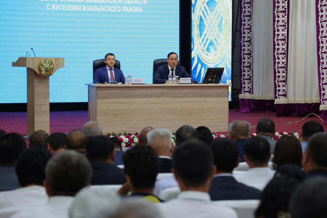Халық үніне құлақ асатын мемлекет: Ербол Қарашөкеев Жуалы ауданының тұрғындарымен кездесті