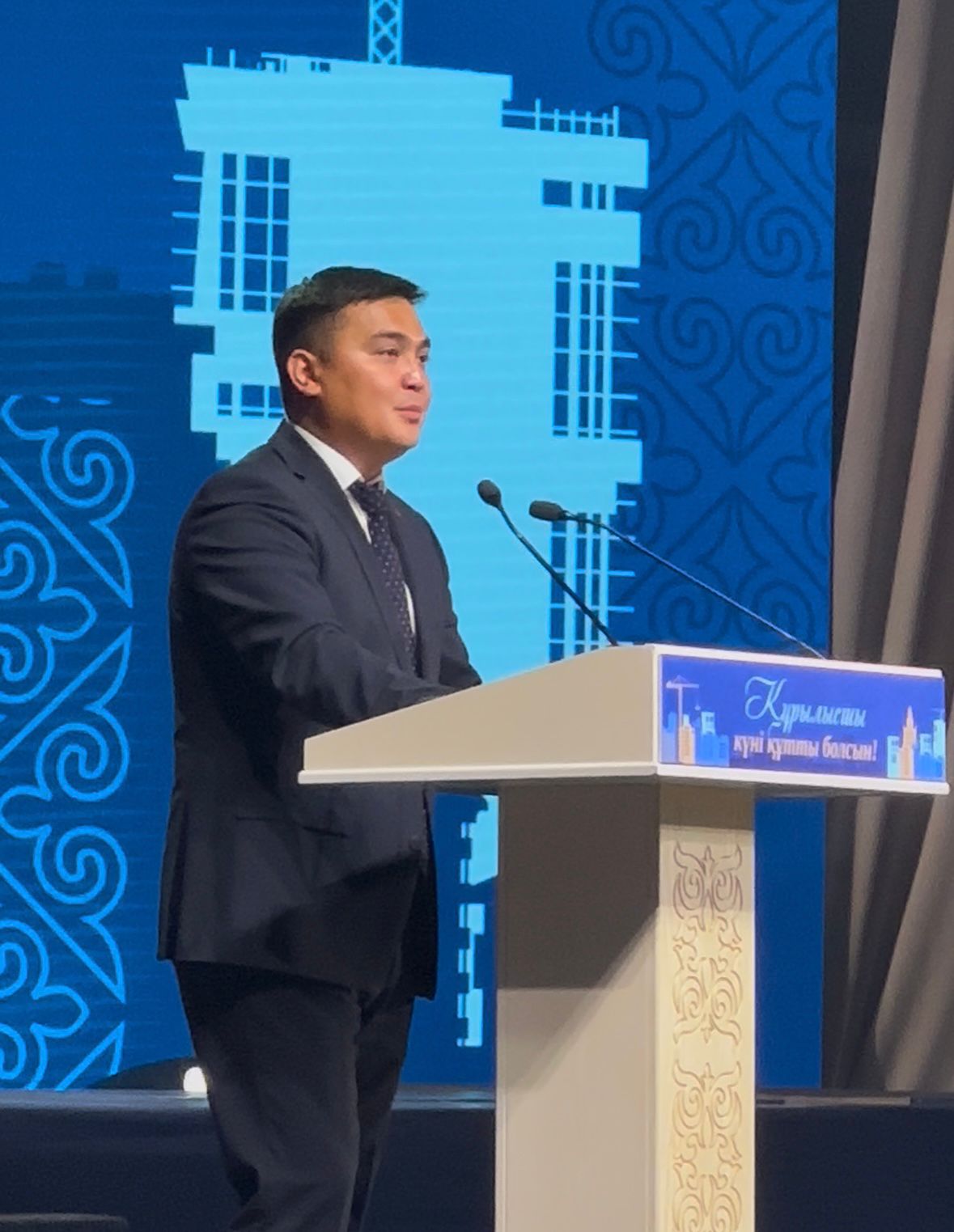 Құрылысшылар күніне арналған салтанатты іс-шараға қатысты.