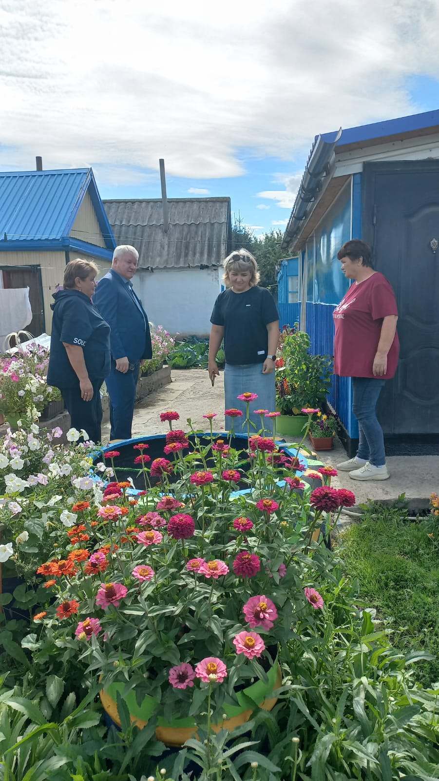“Таза Қазақстан” экологиялық мәдениетін дамыту тұжырымдамасын іске асыру шеңберінде Шемонаиха ауданы Волчанка ауылдық округінде 8 жыл бойы “Таза аула-Таза ауыл” конкурсы өтуде, конкурс жеңімпаздары “Убинское – Ш” ЖШС демеушісінің қолдауымен бағалы сыйлықтармен және ақшалай сыйақылармен марапатталады.