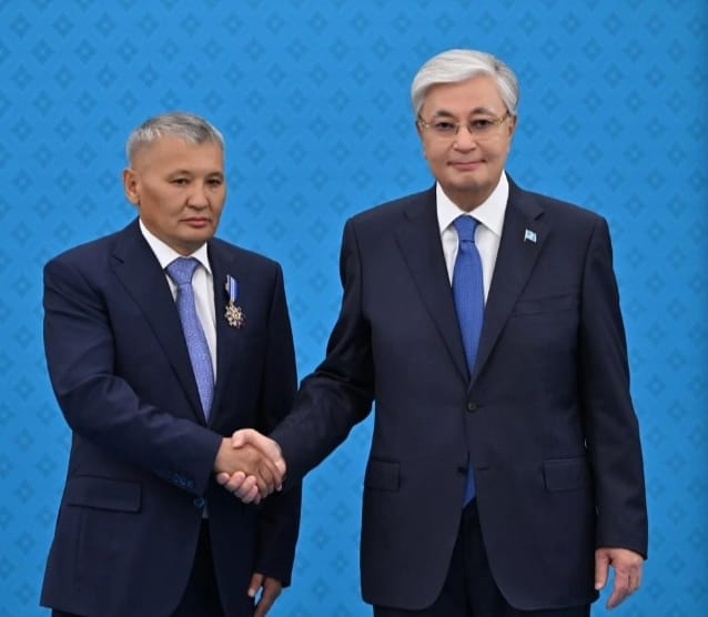 Президент Бухтарма су қоймасы арқылы өтетін көпірді салған компания басшысын «Барыс» II дәрежелі орденімен марапаттады