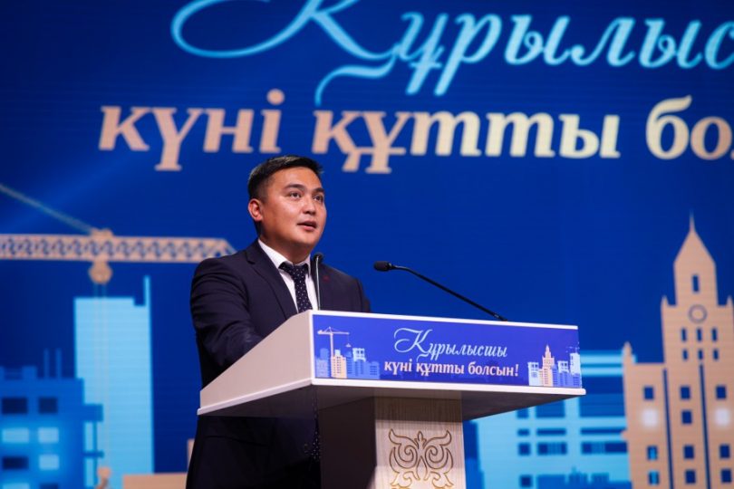 Қостанайда құрылысшыларды кәсіби мерекелерімен құттықтады