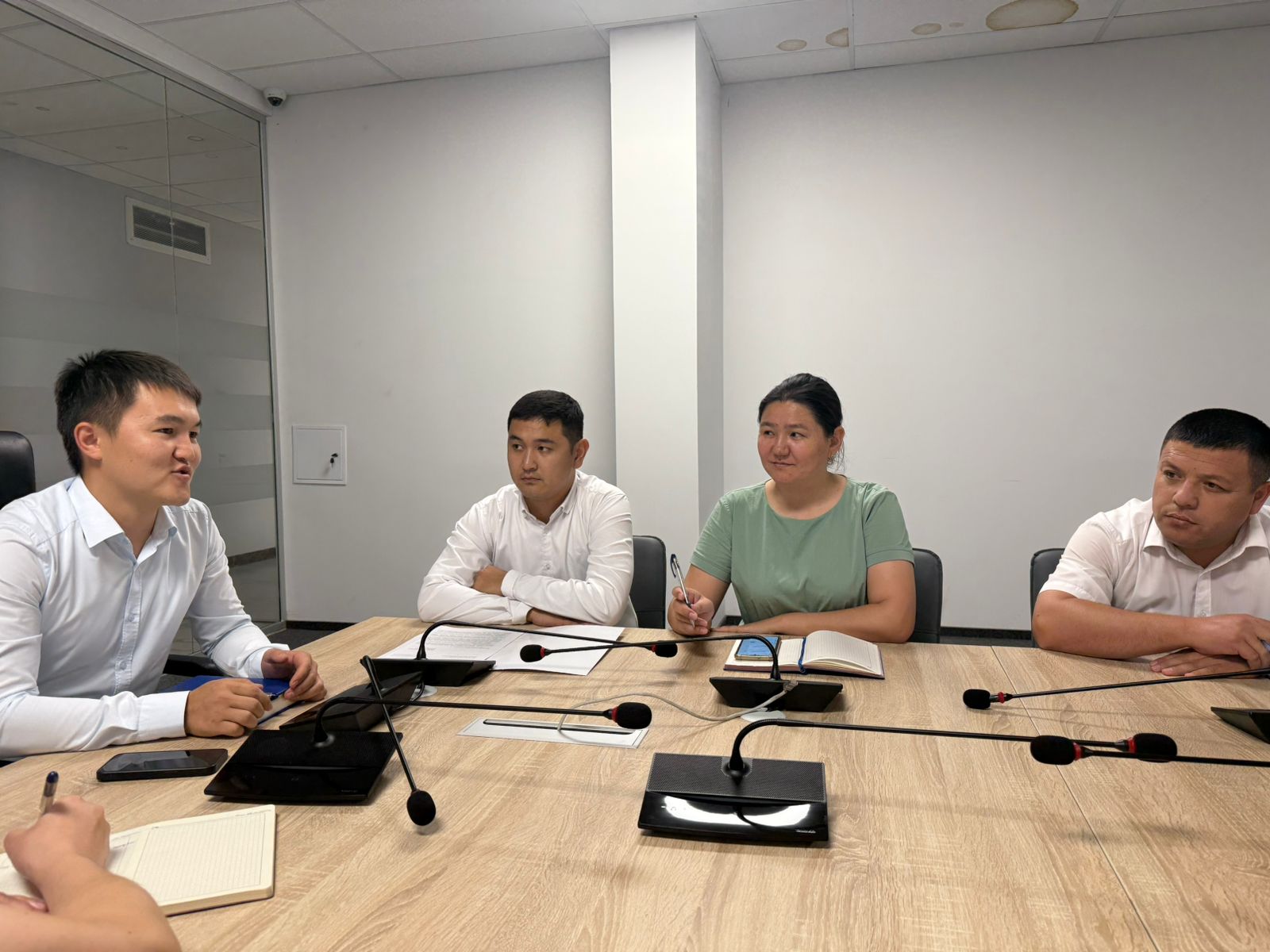Түркістан облысының кәсіпкерлік және сауда басқармасының шағын залында сыбайлас жемқорлық тәуекелдеріне ішкі талдаудың алдын ала қорытындыларын талқылау бойынша ашық жиналыс өтті