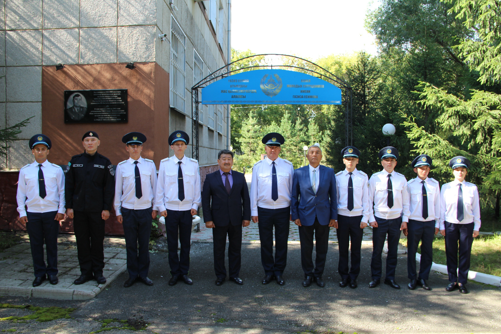 СКО-да жас полицейлерге жаңа үлгідегі қызметтік куәліктер табысталды