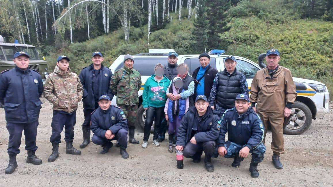 ШҚО-да полицейлер мен құтқарушылар жоғалған саңырауқұлақ терушілерді іздеп тапты