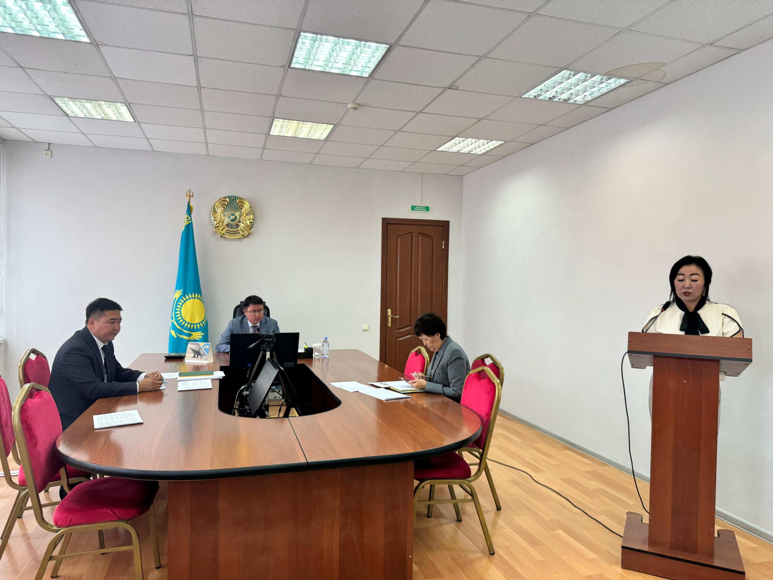 📢 2025 жылдың 6 тамызында аудан әкімі Қайрат Омаровтың төрағалығымен кезекті аппараттық кеңес өтті.