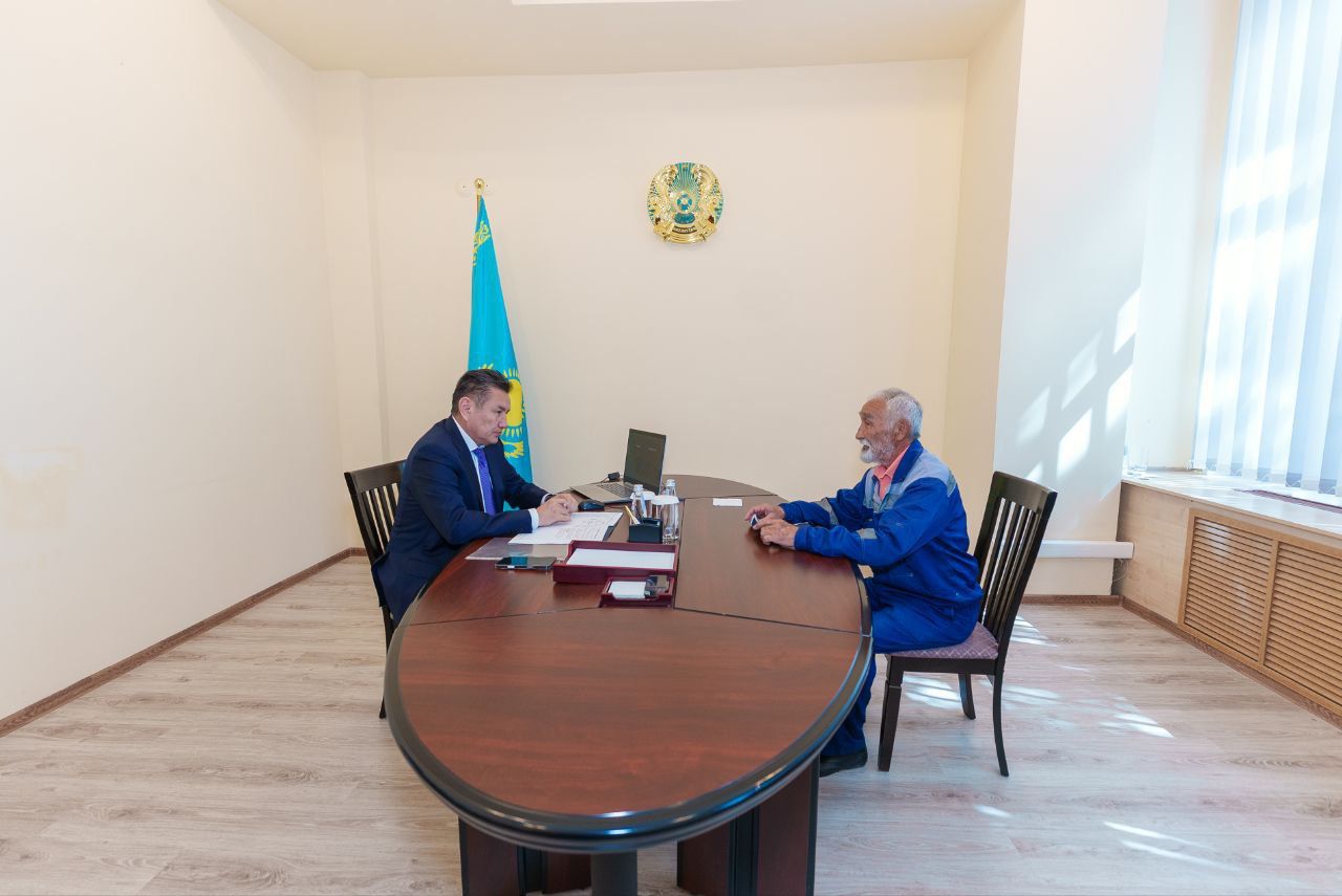 ШҚО әкімі азаматтарды жеке мәселелері бойынша қабылдады