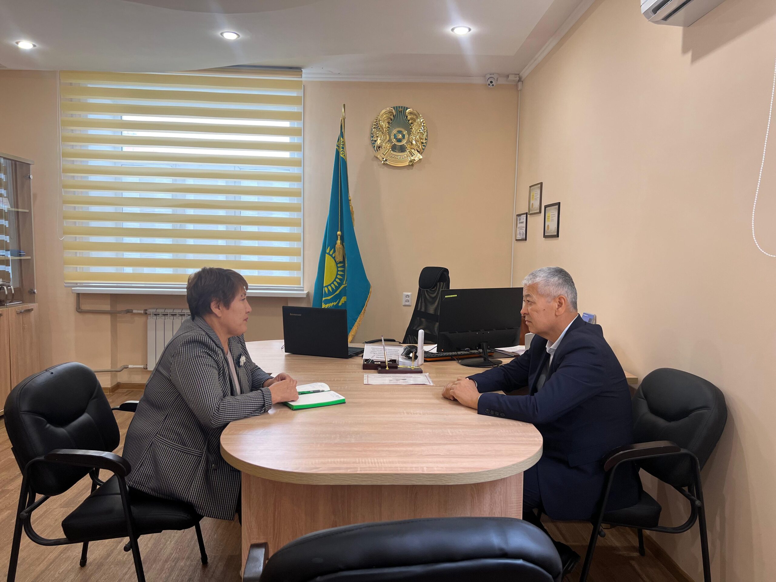 ҚР Халықты әлеуметтік қорғау Еңбек және халықты әлеуметтік қорғау министрлігі әлеуметтік қорғау саласындағы реттеу және бақылау комитетінің Ұлытау облысы бойынша департаментінің басшысымен кездесті
