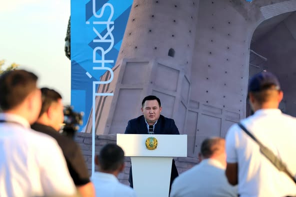 ҚАЛА ӘКІМІ ЖАСТАРМЕН КЕЗДЕСТІ