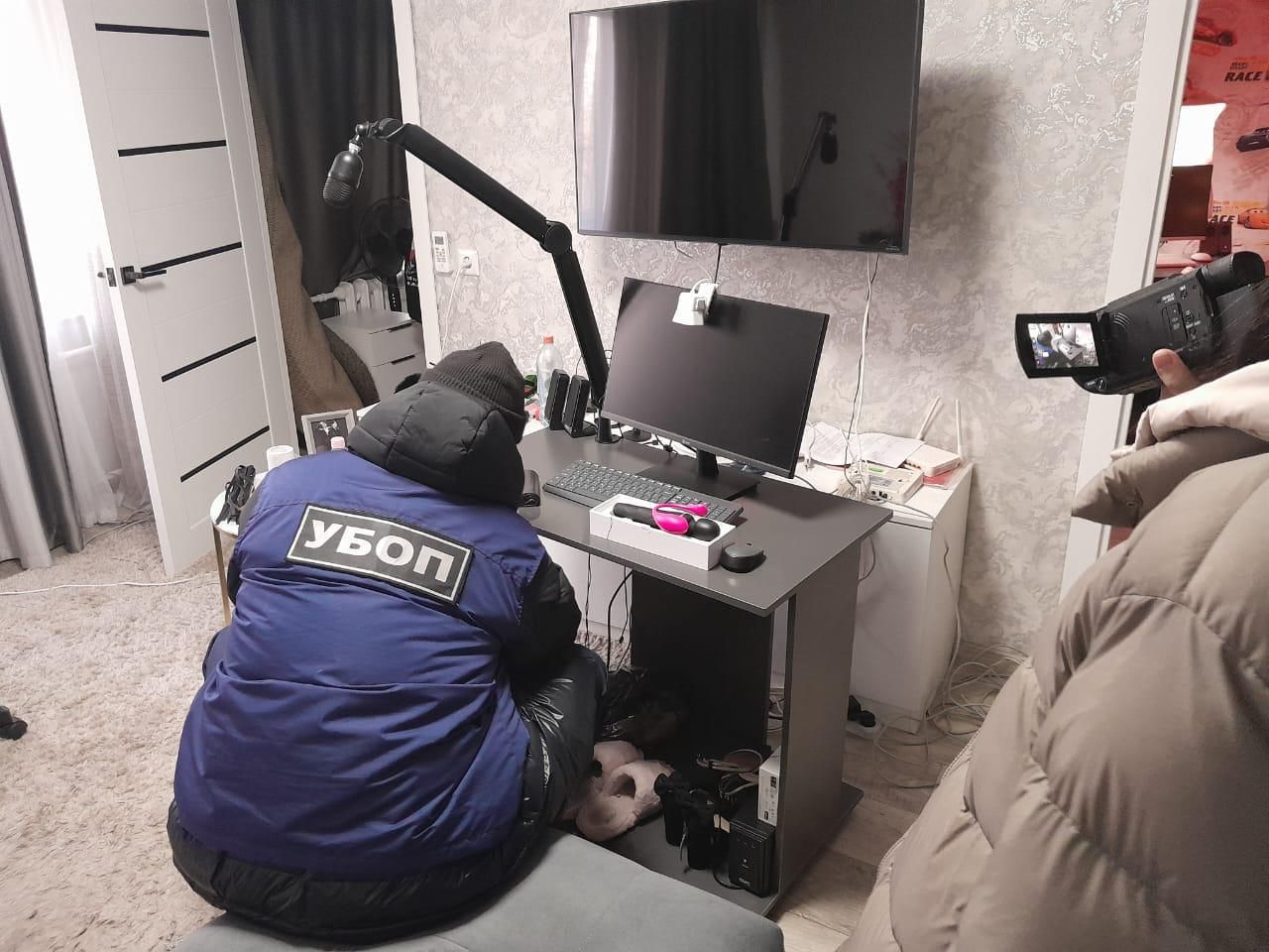 Заңсыз онлайн-бизнес: ШҚО полицейлері вебкам-студиялар желісін әшкерелед3