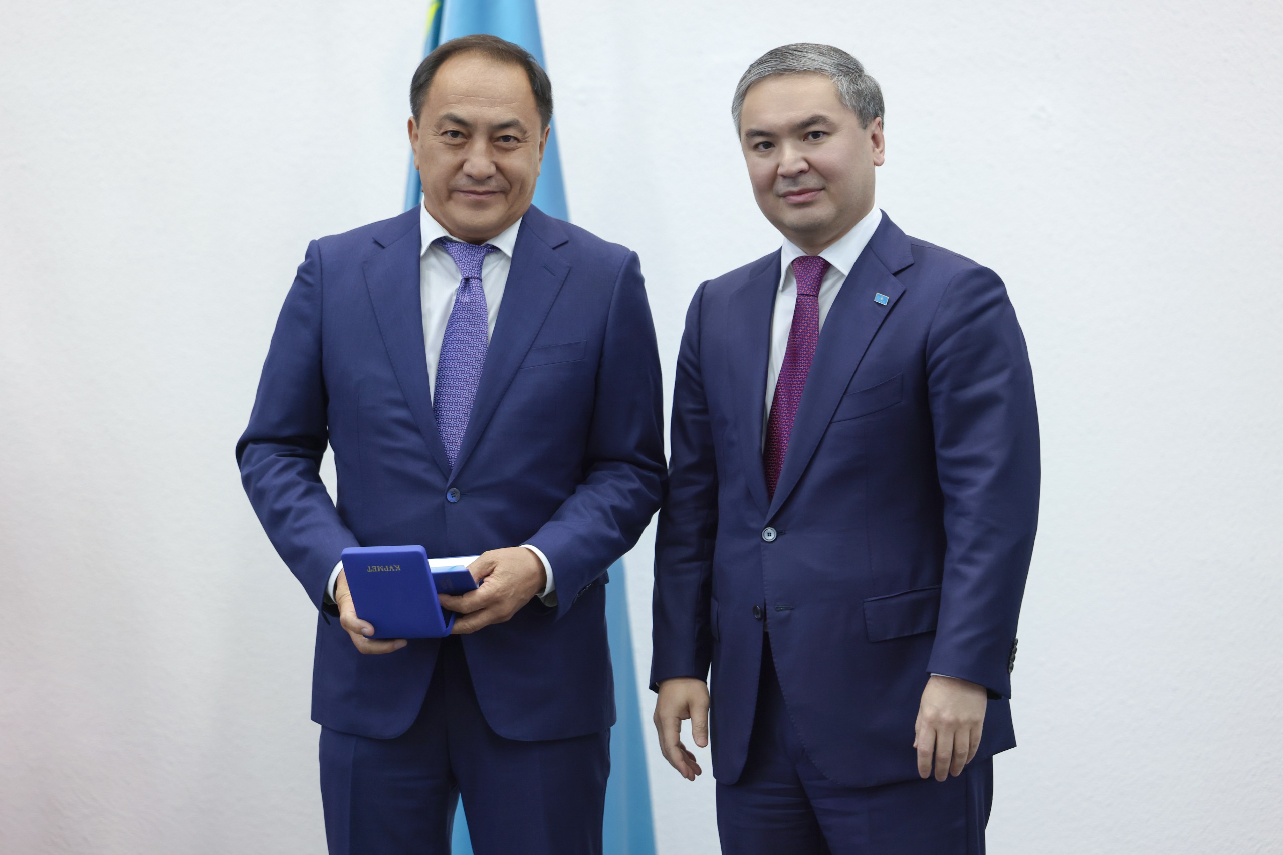 Министр Ерсайын Нағаспаев үздік құрылысшыларды марапаттады