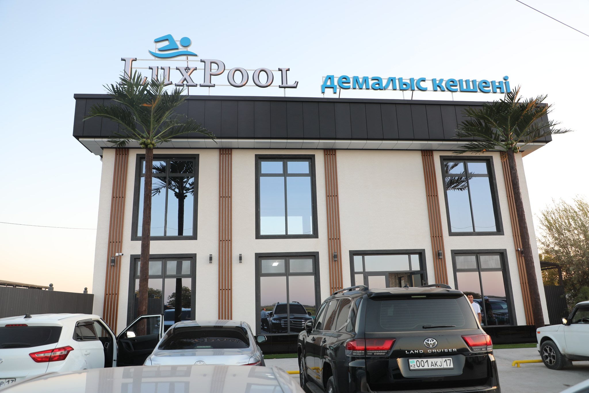 МАҚТААРАЛДА “LUXPOOL” ДЕМАЛЫС КЕШЕНІ ТҰРҒЫНДАРҒА ЕСІГІН АЙҚАРА АШТЫ