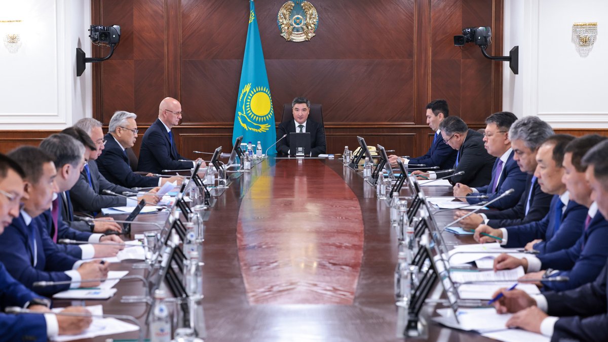 Премьер-министр теміржол саласын цифрландыру кезінде тұтас тәсілді жүзеге асыруды тапсырды