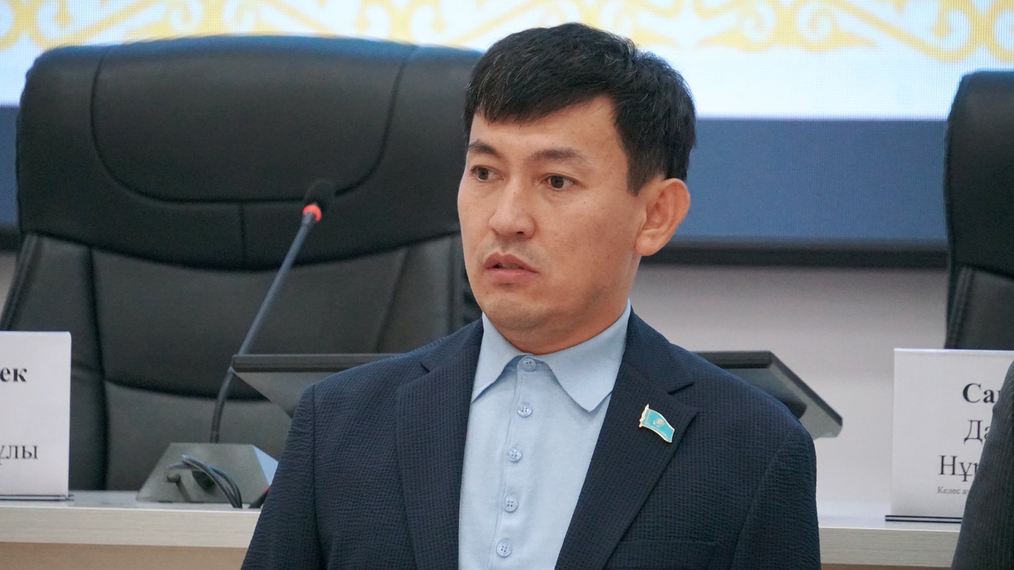 КЕЛЕС: ДЕПУТАТ 60 БАЛАҒА ОҚУ ҚҰРАЛЫН СЫЙЛАДЫ
