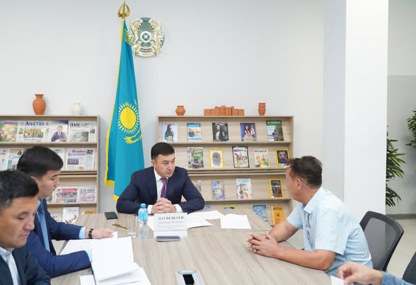 ТҮРКІСТАН: АППАРАТ БАСШЫСЫ ТҰРҒЫНДАРДЫҢ ӨТІНІШТЕРІН ТЫҢДАДЫ