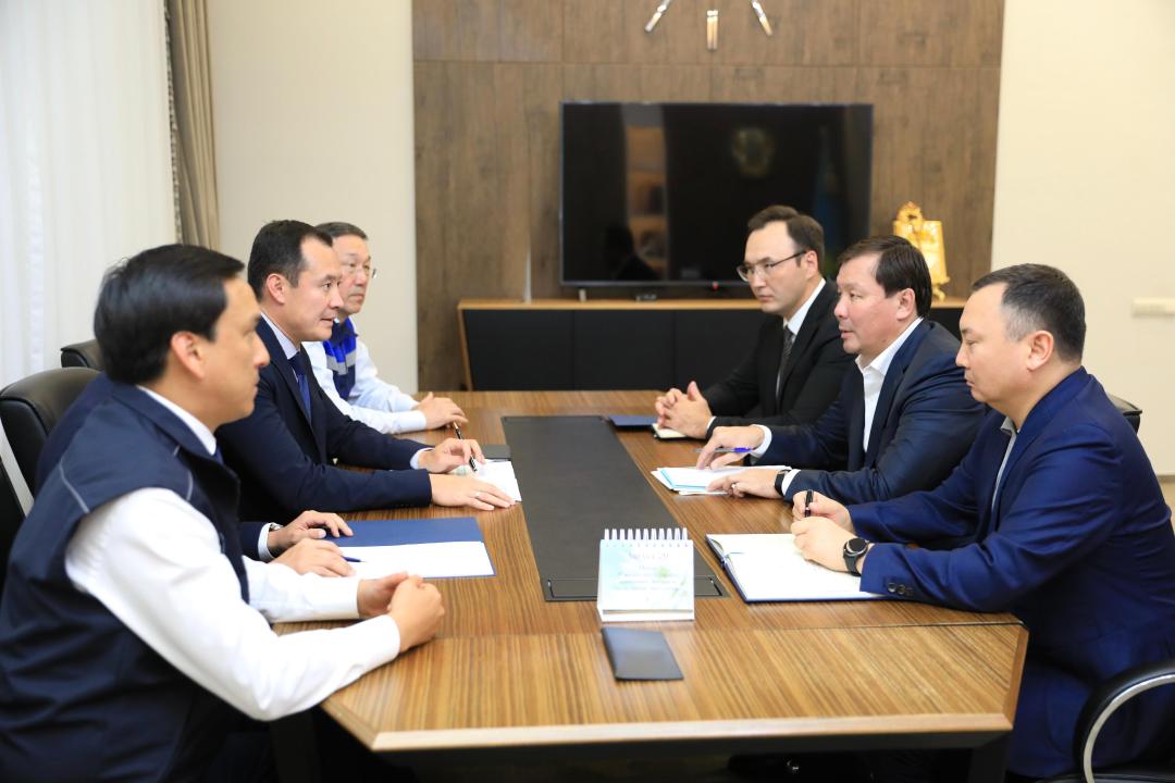 Облыс әкімі мен QazaqGaz басшысы жылыту маусымына дайындық барысын талқылады