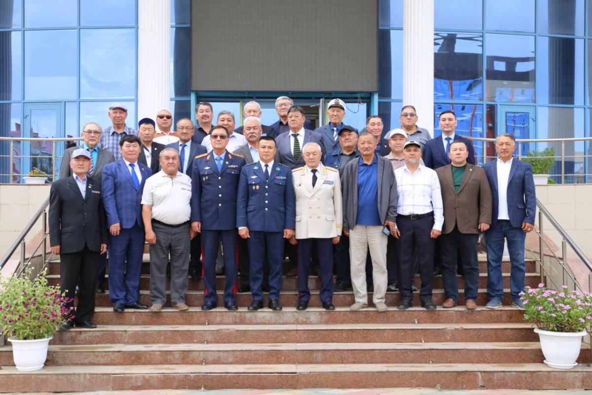 Генералдар жолымен: Ақтөбеде жас полицейлер мен ардагерлердің патриоттық кездесуі өтті
