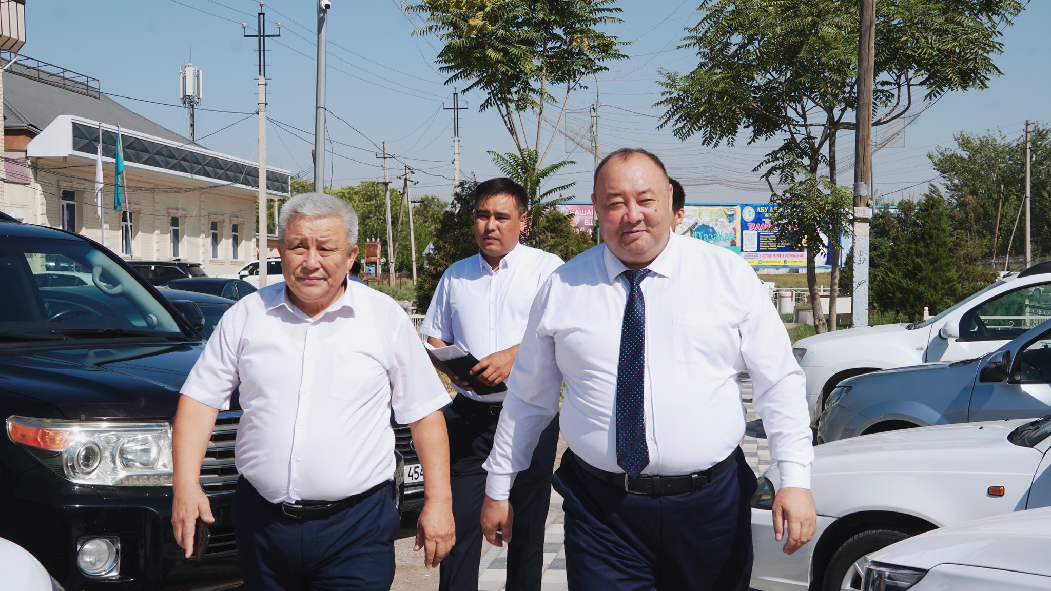 КЕЛЕС: КӨГАЛДАНДЫРУ МЕН ТАЗАЛЫҚ – АУДАН ӘКІМІНІҢ БАСТЫ НАЗАРЫНДА