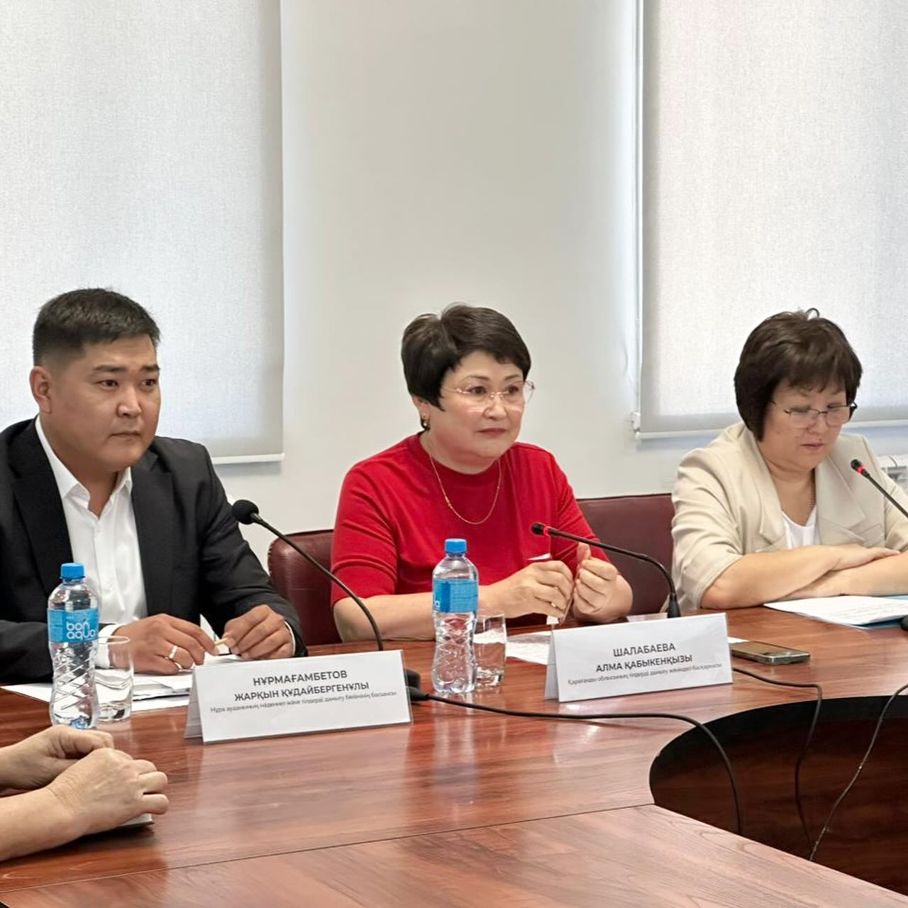 Көрнекі ақпаратқа қатысты заң талаптарын түсіндіру мақсатында басқарма басшысы Нұра ауданына барды