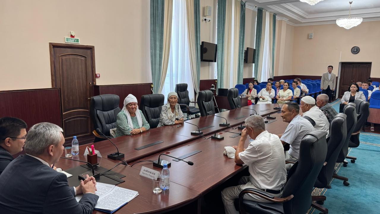 ӨКІЛ ШИЕЛІ АУДАНЫНЫҢ ТҰРҒЫНДАРЫМЕН КЕЗДЕСТІ