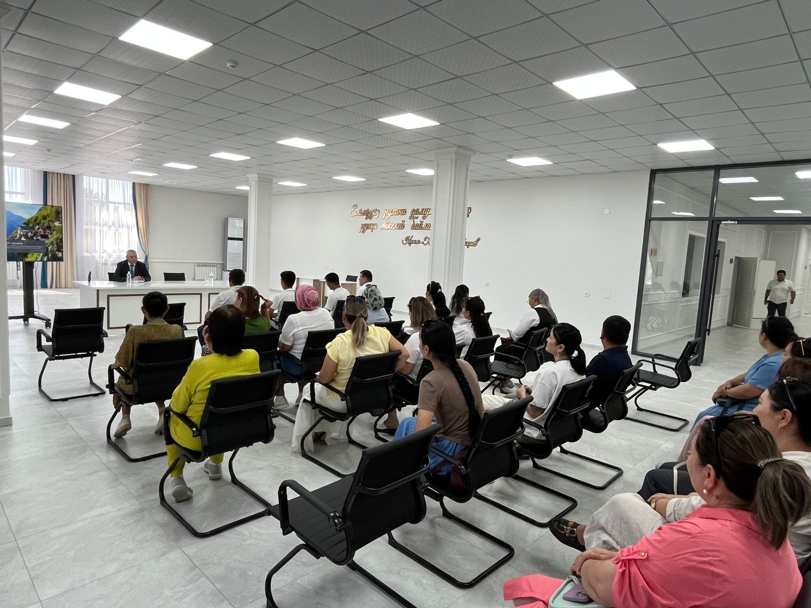 ӨКІЛ ЖАҢАҚОРҒАН АУДАНЫНЫҢ ТҰРҒЫНДАРЫМЕН КЕЗДЕСУ ӨТКІЗДІ