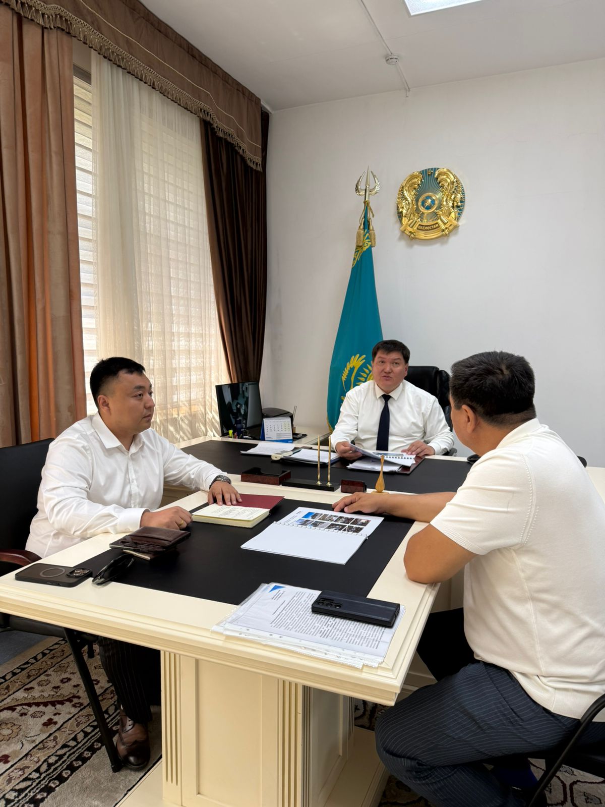 Жетісу облысының кәсіпкерлік және индустриялық-инновациялық даму басқармасының басшысы Серік Сәбетайұлы Қытайлық инвестормен кездесу өткізді