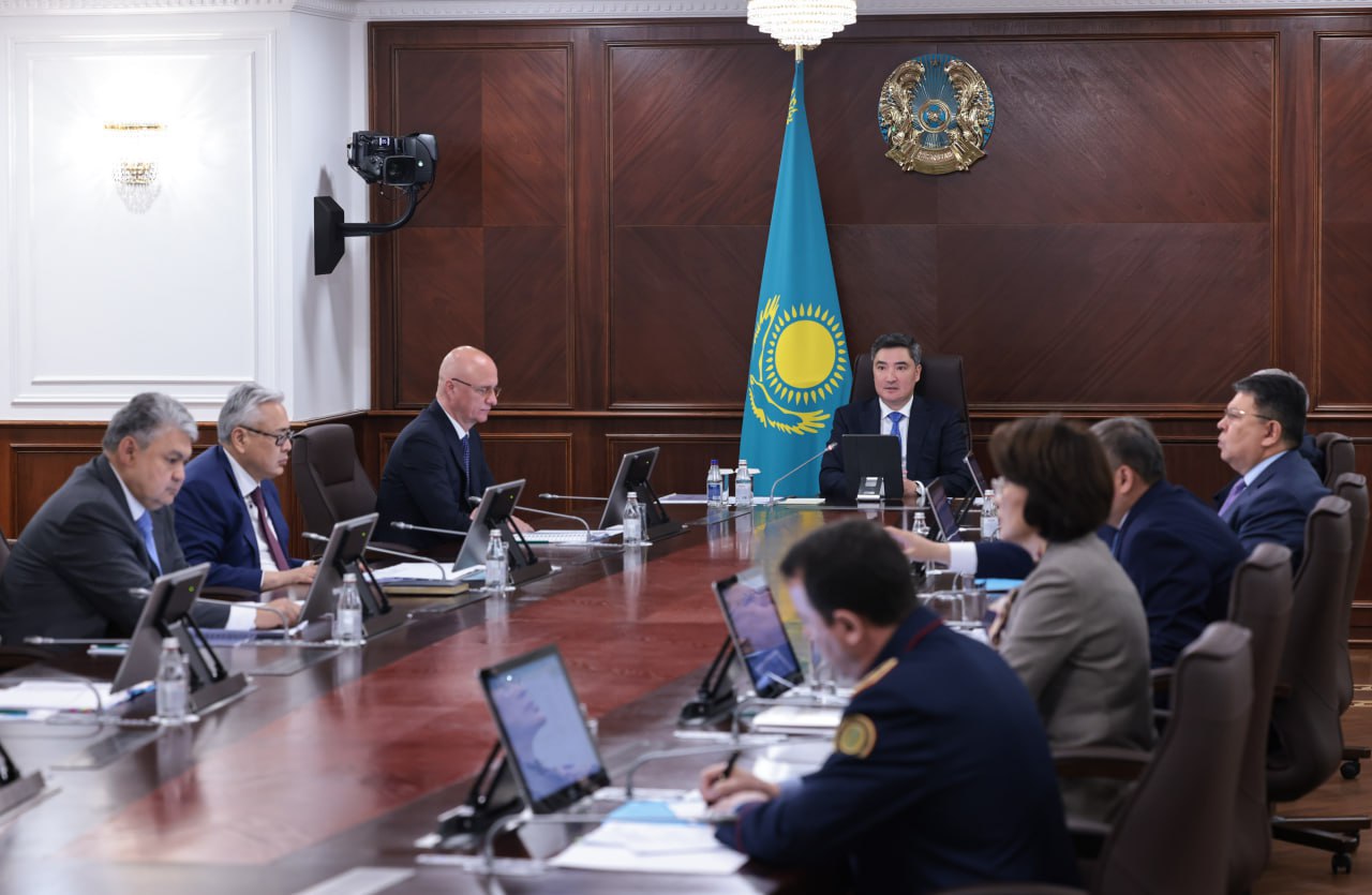 Олжас Бектенов білім беру нысандары маңындағы жол инфрақұрылымын жақсарту жұмыстарын күшейтуді тапсырды
