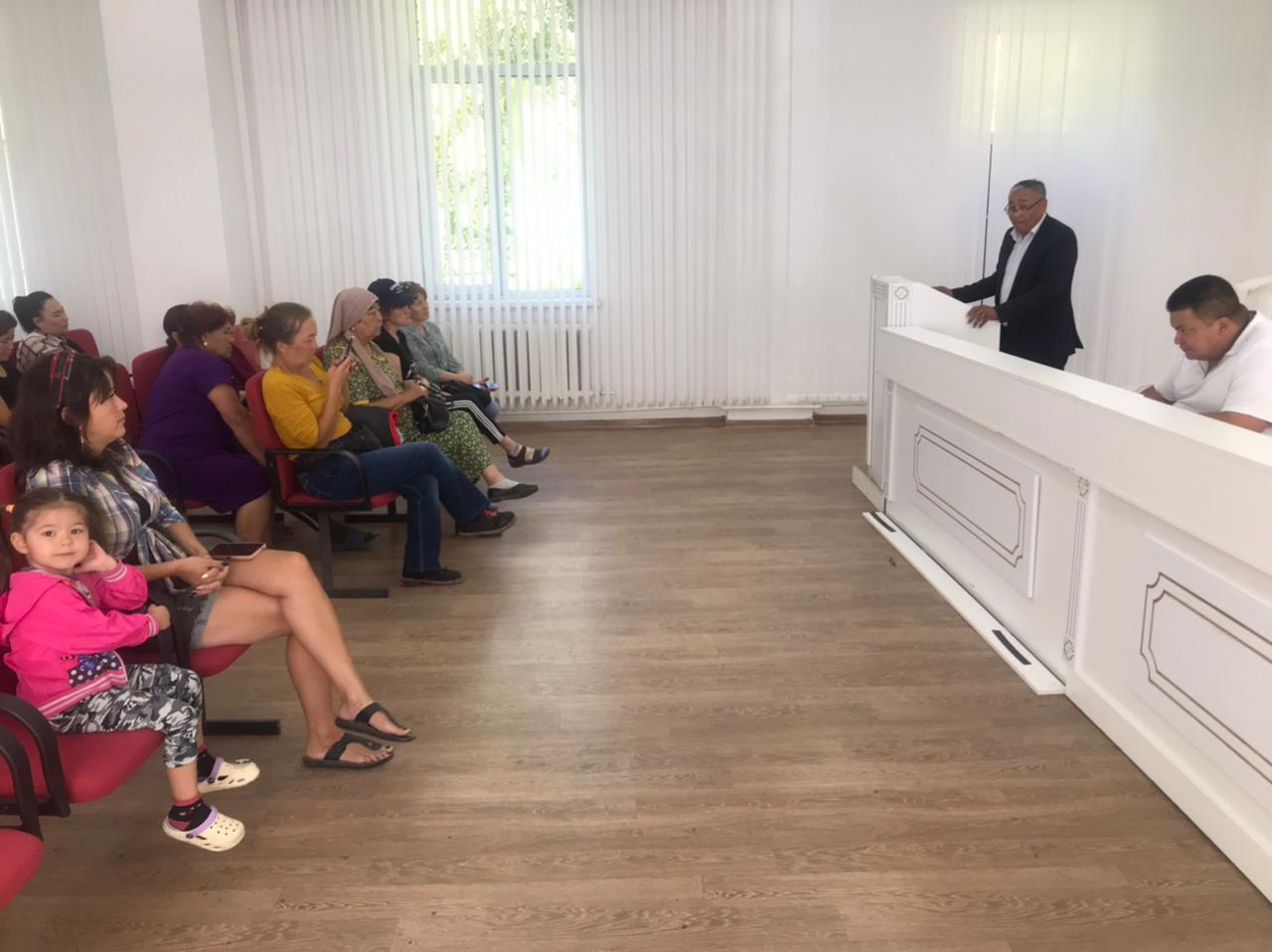 Қоғалы ауылдық округіндегі үй кезегінде тұрған азаматтарға “Отбасы банк” өкілі  Қанат Белесбайұлы тарапынан түсіндірме жұмыстары жүргізілді.