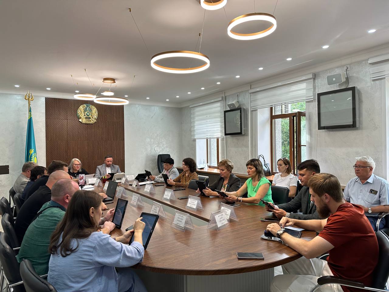 Өскемен қалалық мәслихатының тұрақты комиссияларының бірлескен отырысында депутаттар Өскемен қаласының бюджетіне енгізілген өзгерістерді қарады.