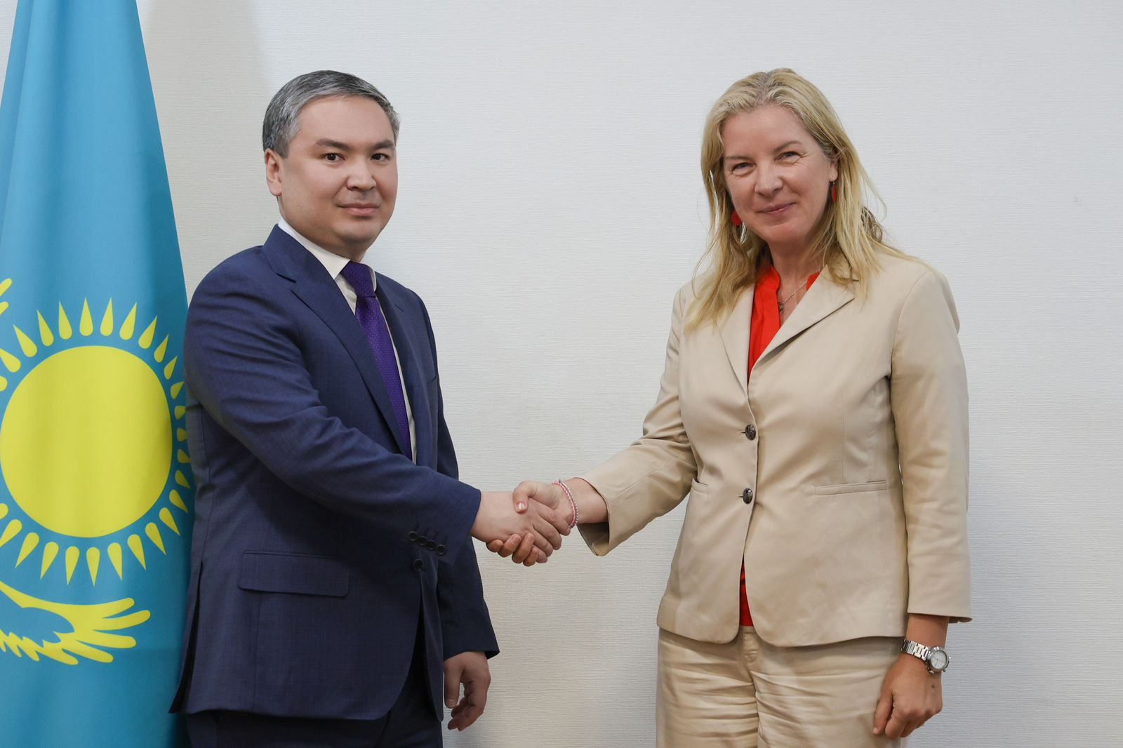Өнеркәсіп және құрылыс министрінің Еуропалық Одақтың Қазақстандағы Елшісімен кездесуі