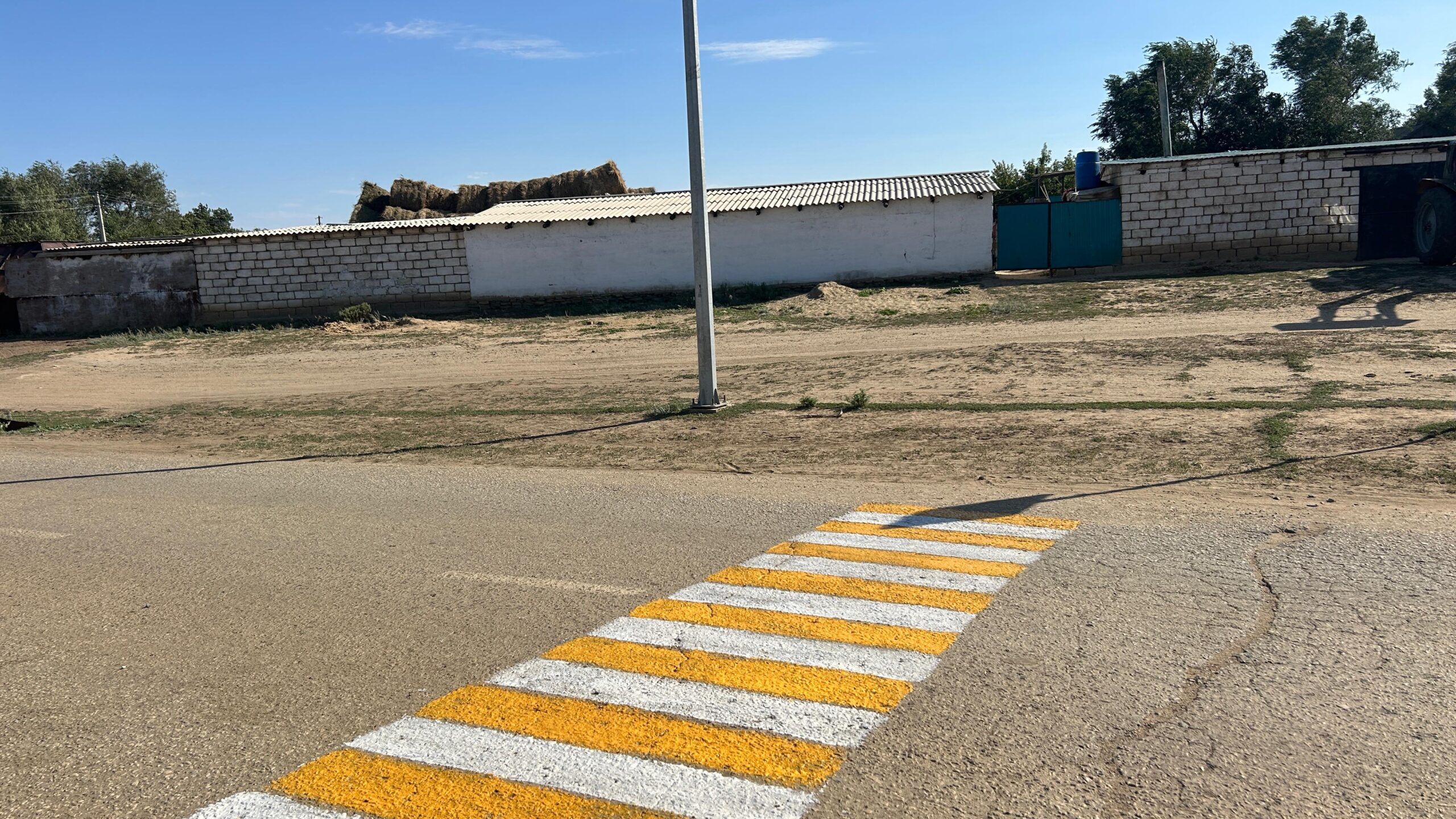 Ауылішілік жолдарда жаяу жүргіншілерге арналған жолақтар салынды