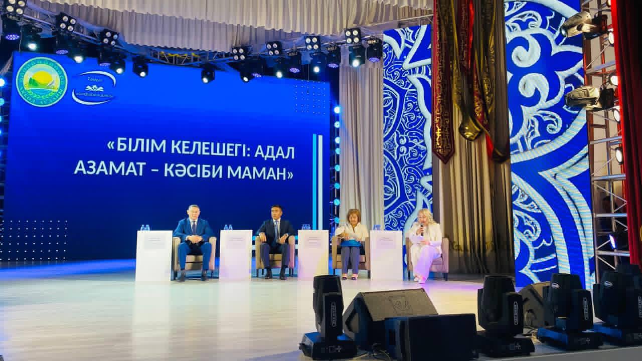 Ақмола облысының білім саласында сапаны қамтамасыз ету департаментінің басшысы О.Каппасов 2025 жылғы 27 тамыз күні Ақкөл ауданында өткен білім беру ұйымдарының тамыз кеңесіне қатысты.