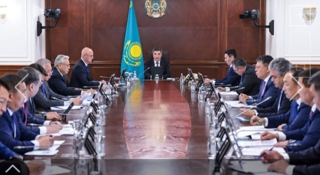 Премьер-министр теміржол саласын цифрландыру кезінде тұтас тәсілді жүзеге асыруды тапсырды