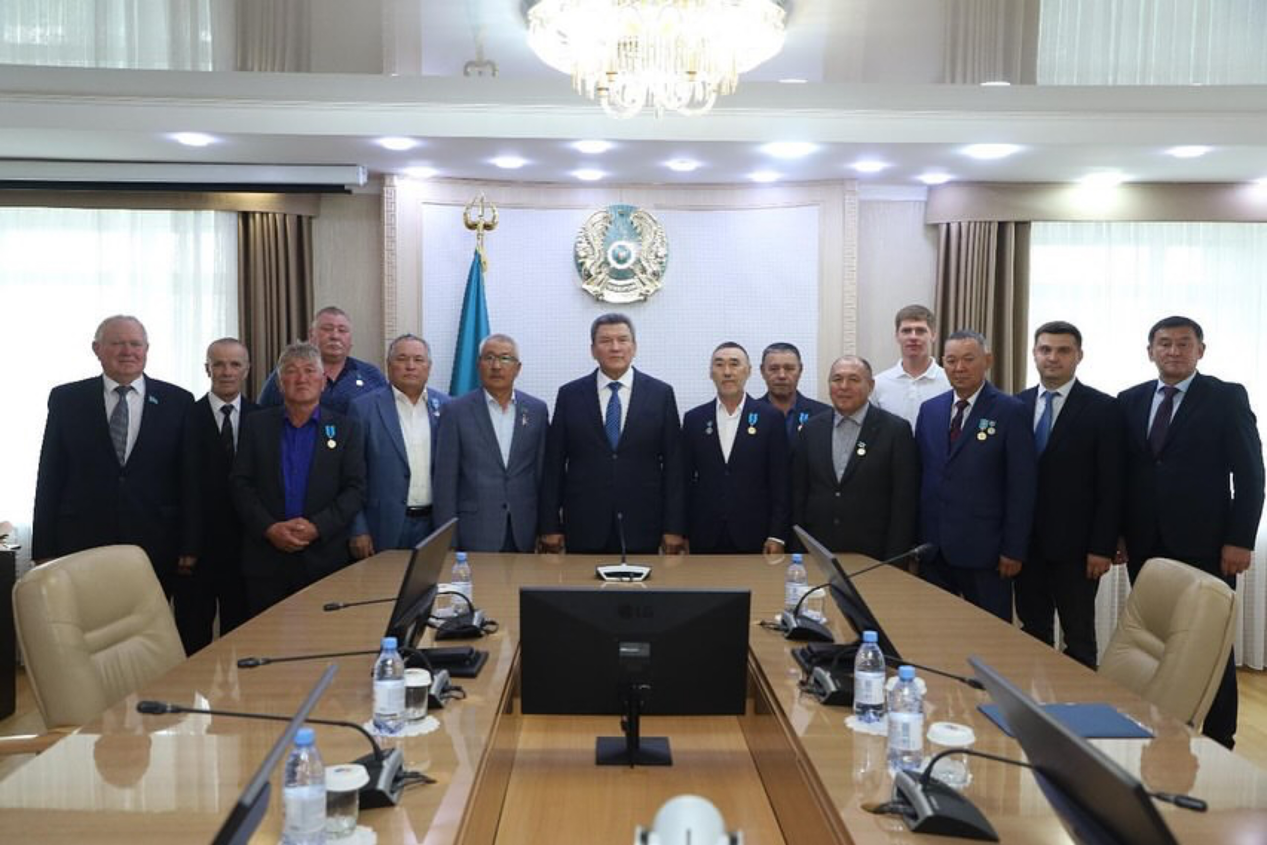 Құрылысшылар күніне орай облыс әкімі өңір мамандарын құттықтап,  Мемлекет басшысының атынан мемлекеттік наградалар табыстады