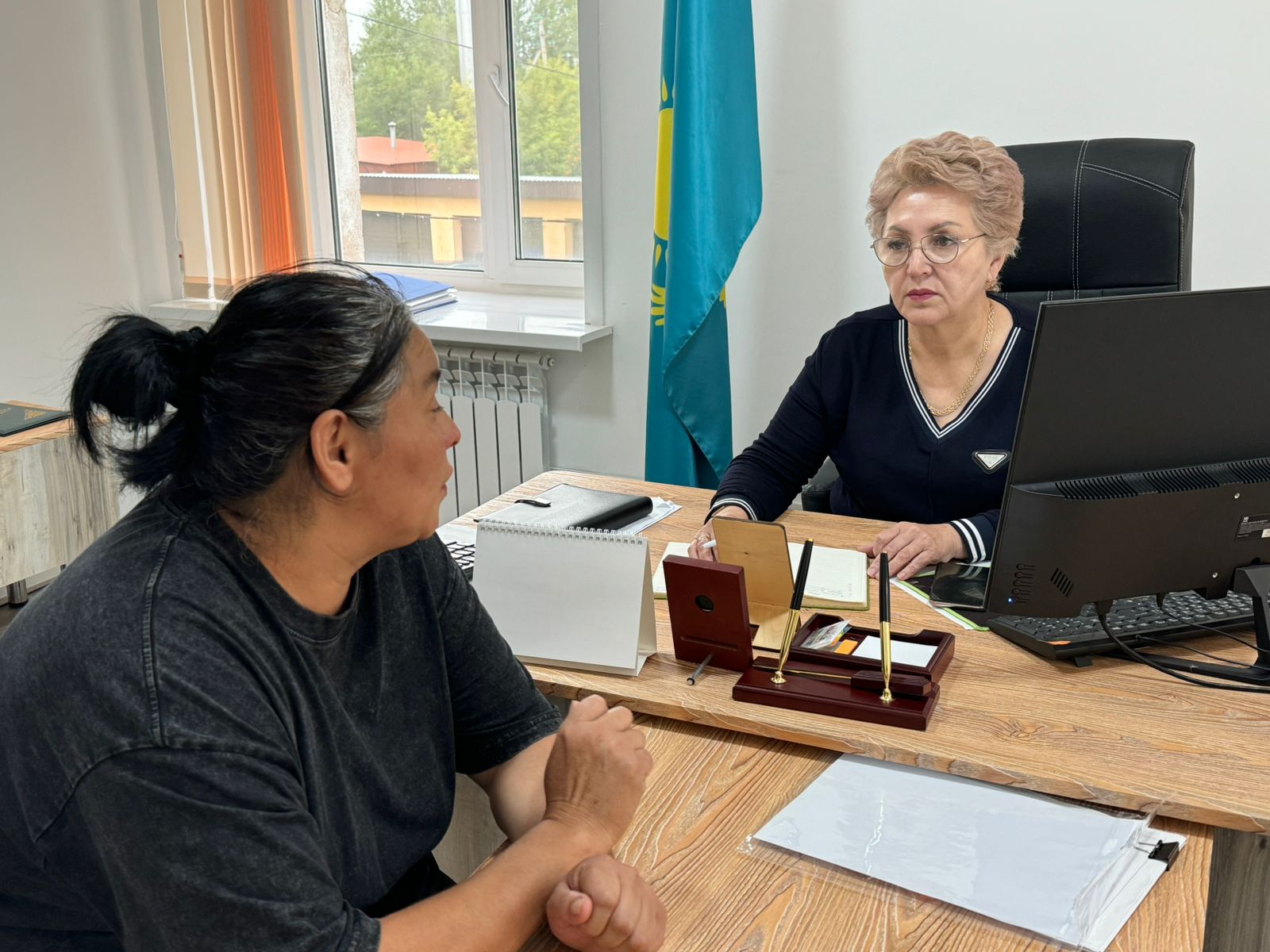 Кестеге сәйкес Жақсы аудандық мәслихатының депутаты А. Д. Бралина азаматтарды қабылдау өткізді