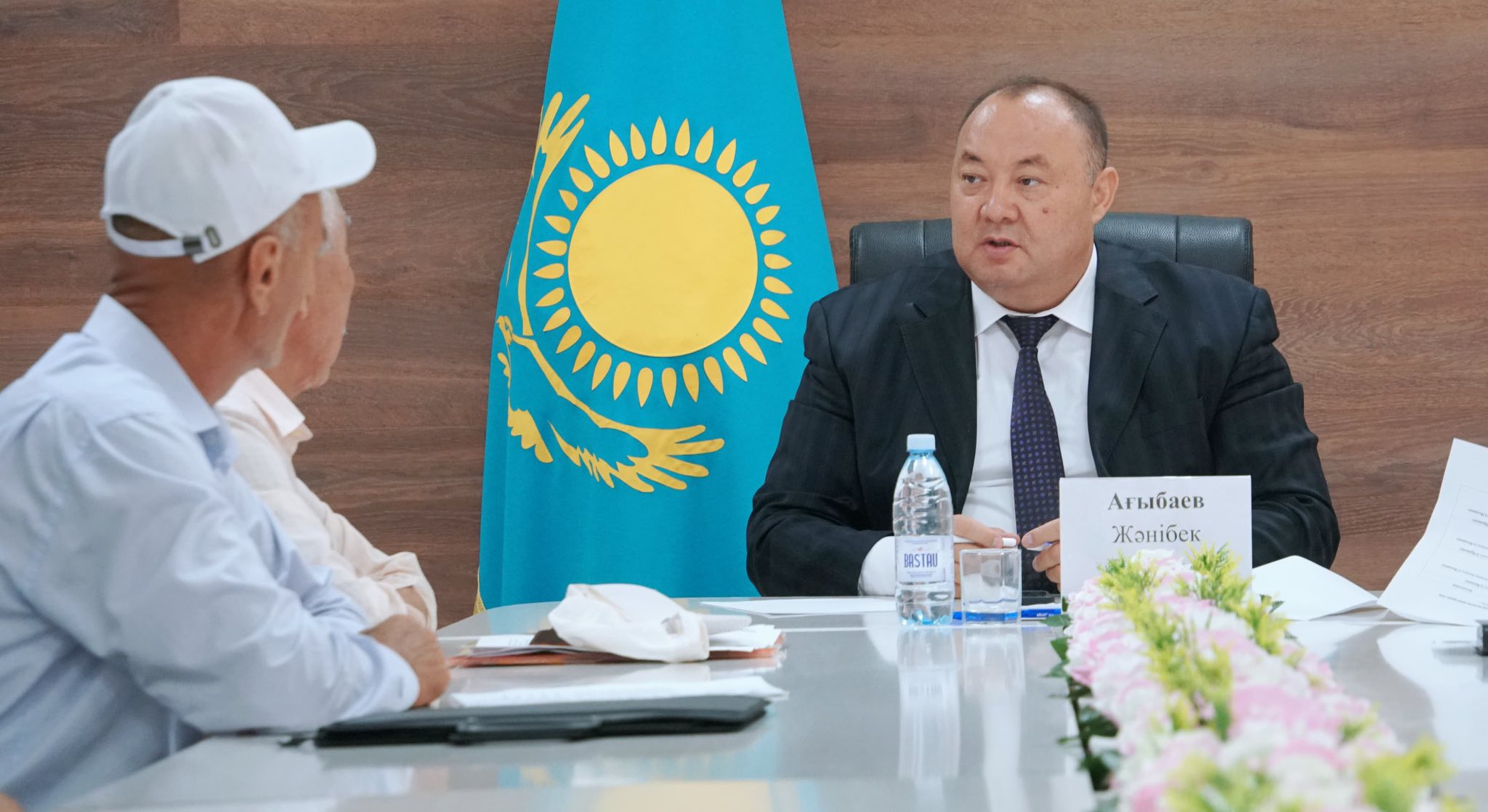 ЖӘНІБЕК АҒЫБАЕВ ТҰРҒЫНДАРДЫҢ ӨТІНІШТЕРІН ТЫҢДАДЫ
