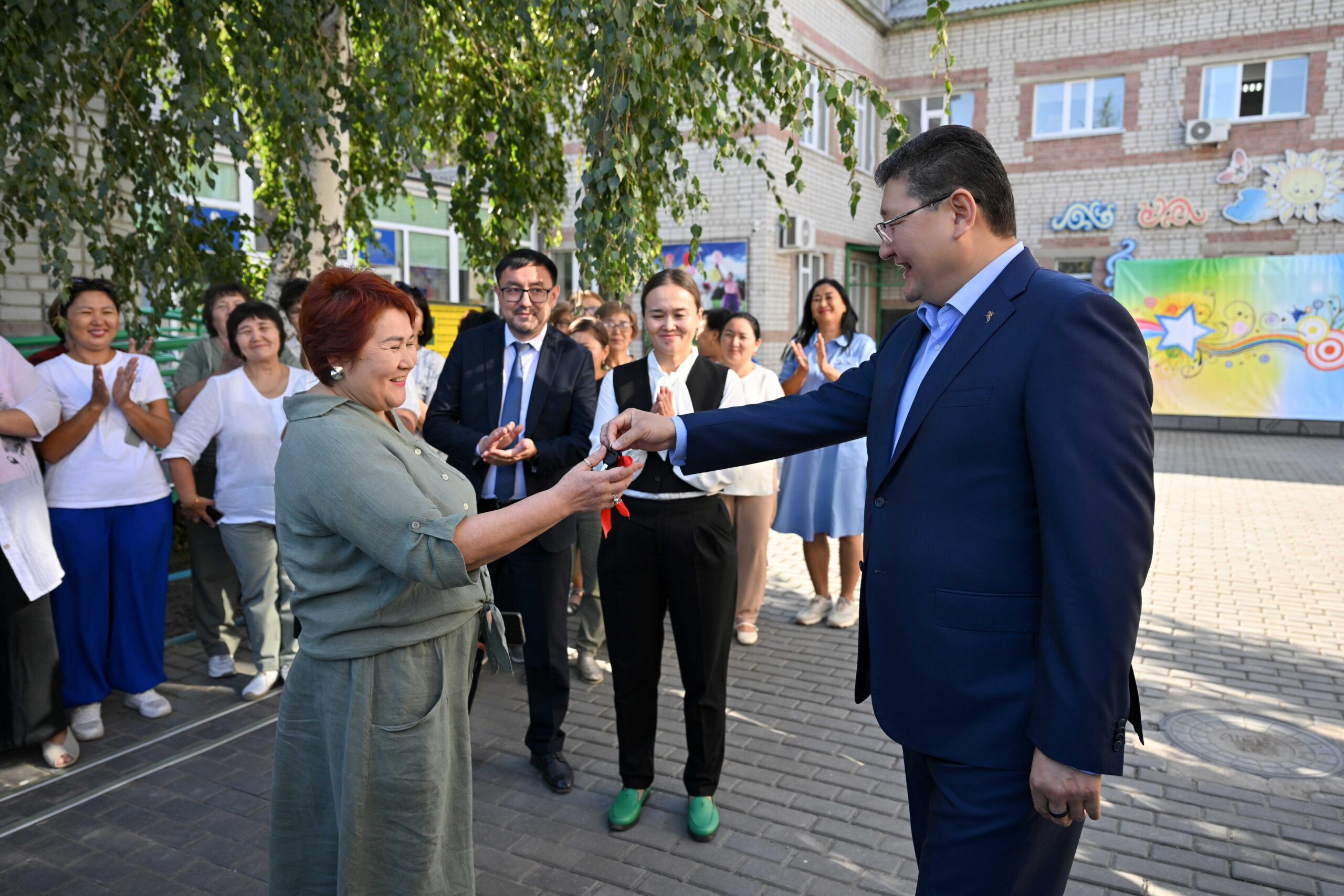 Әлеуметтік мекемеге автобус табысталды