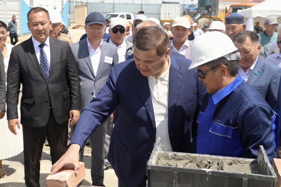 Жалаңаш ауылында жаңа мектептің іргетасы қаланды
