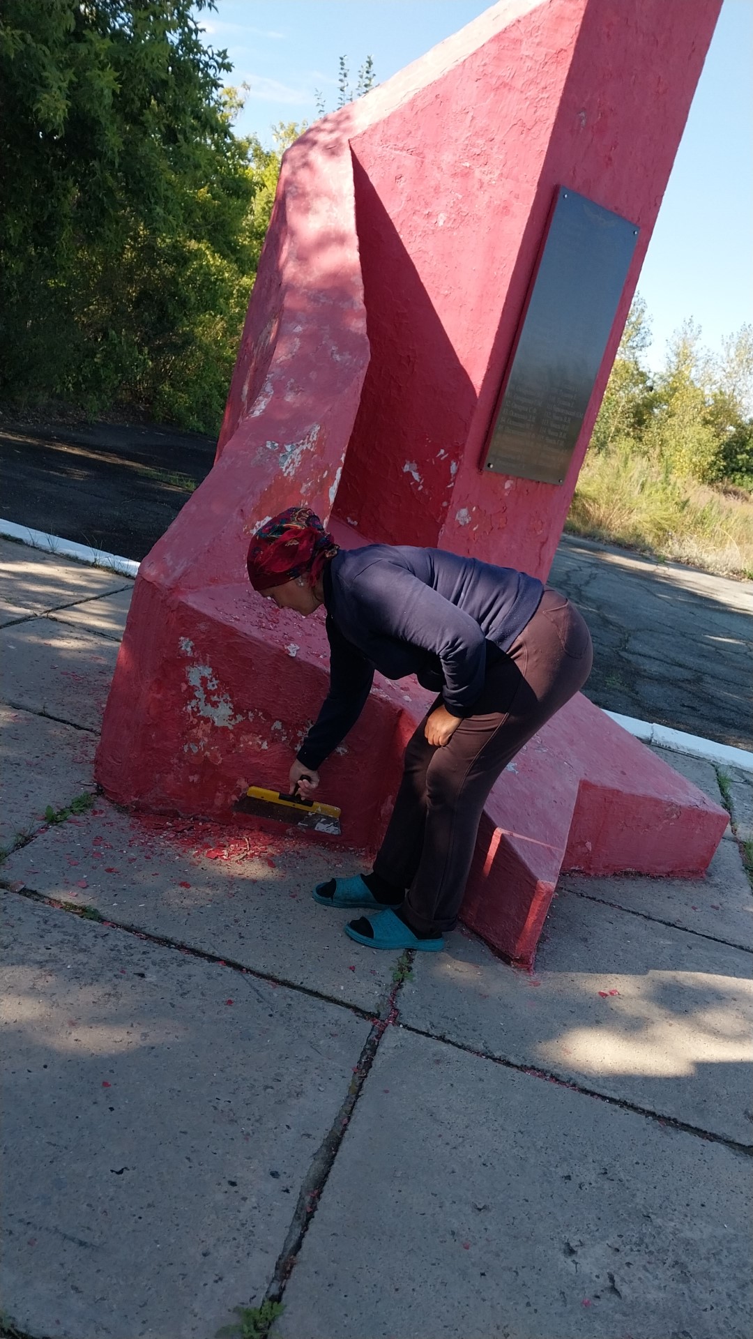 Ескерткішті абаттандыру бойынша дайындық жұмыстары.