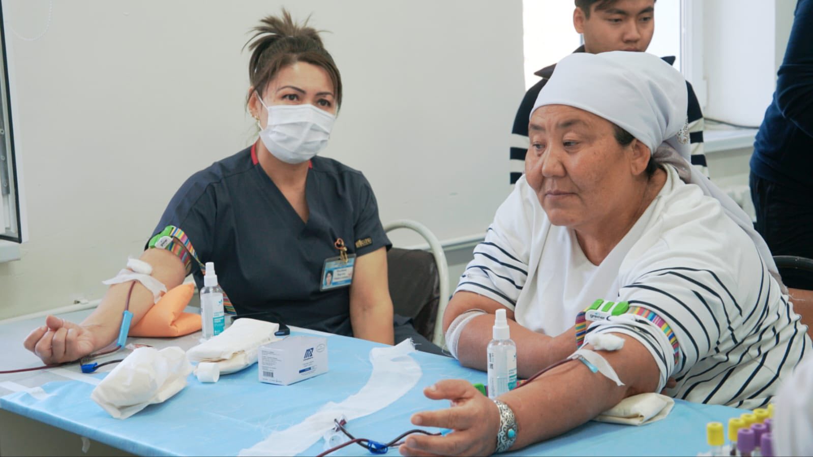 КЕЛЕС: ҚАН ТАПСЫРЫП, ӨМІР СЫЙЛАҒАН КҮН