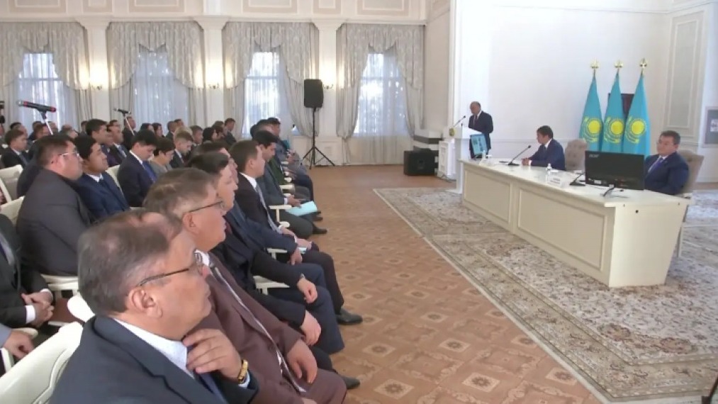 Цифрландыру және халықпен диалог – Президент кеңесшісі Қарағанды облысының тұрғындарымен кездесті