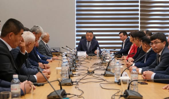 ТҮРКІСТАНДА РЕСПУБЛИКА КҮНІНЕ ОРАЙ ОРМАНШЫЛАРҒА ҚҰРМЕТ КӨРСЕТІЛДІ