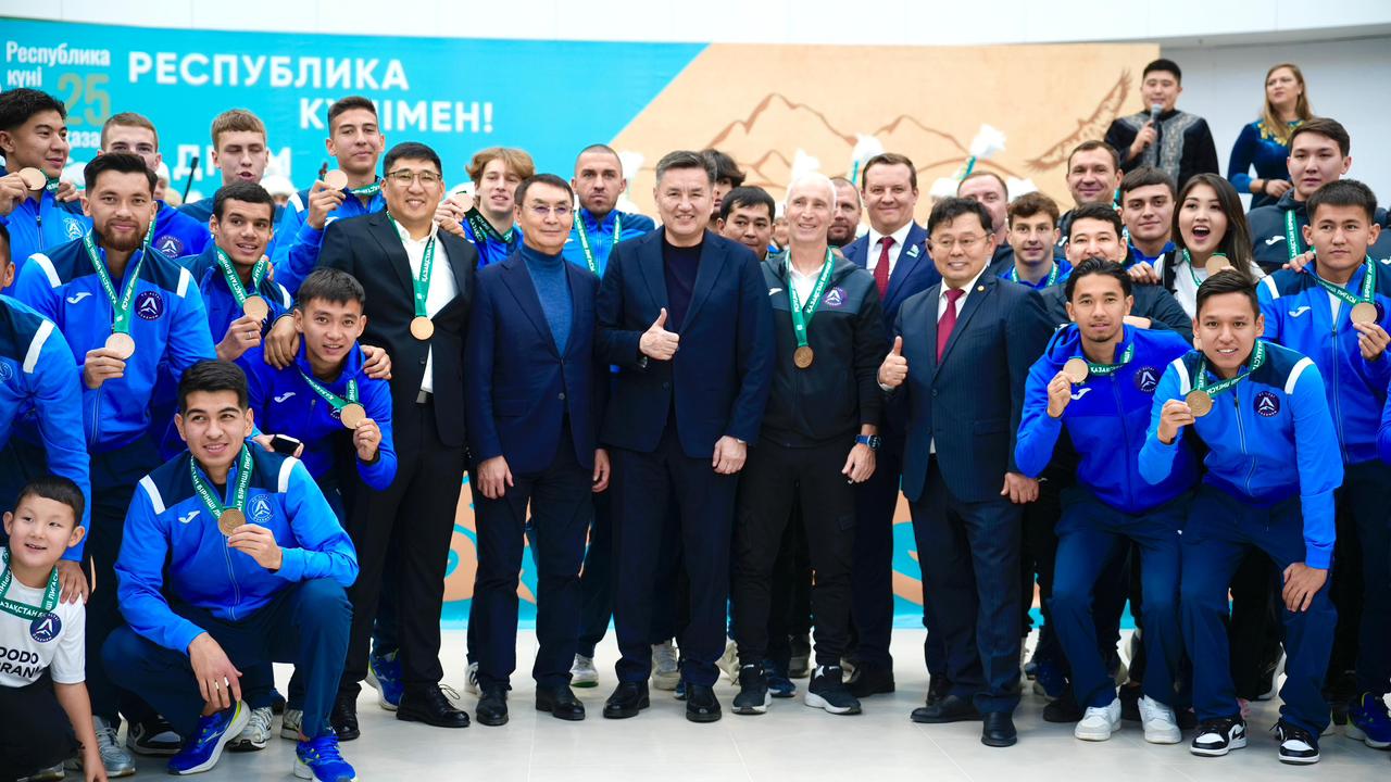 Облыс әкімі Премьер-лигаға жолдама алған «Алтай» футбол клубының ойыншыларын құттықтады