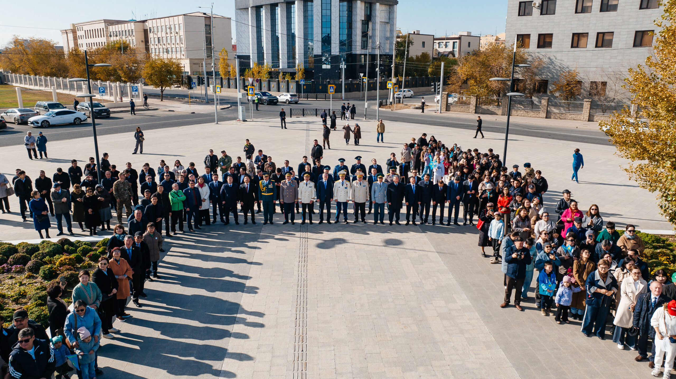 Атырауда Республика күнінің құрметіне Мемлекеттік ту көтерілді