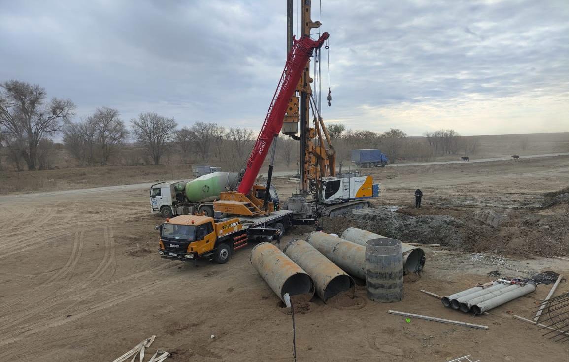 Көктемгі су тасқыны кезінде бұзылған Ембі көпірі қайта жаңғыртылуда